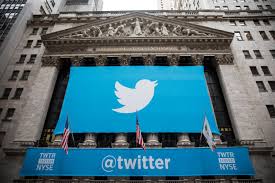 Facade du New York Stock Exchange, lors de l'introduction en bourse de Twitter, nov. 2013.